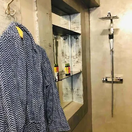 Les Anciennes Ecuries Apartment *